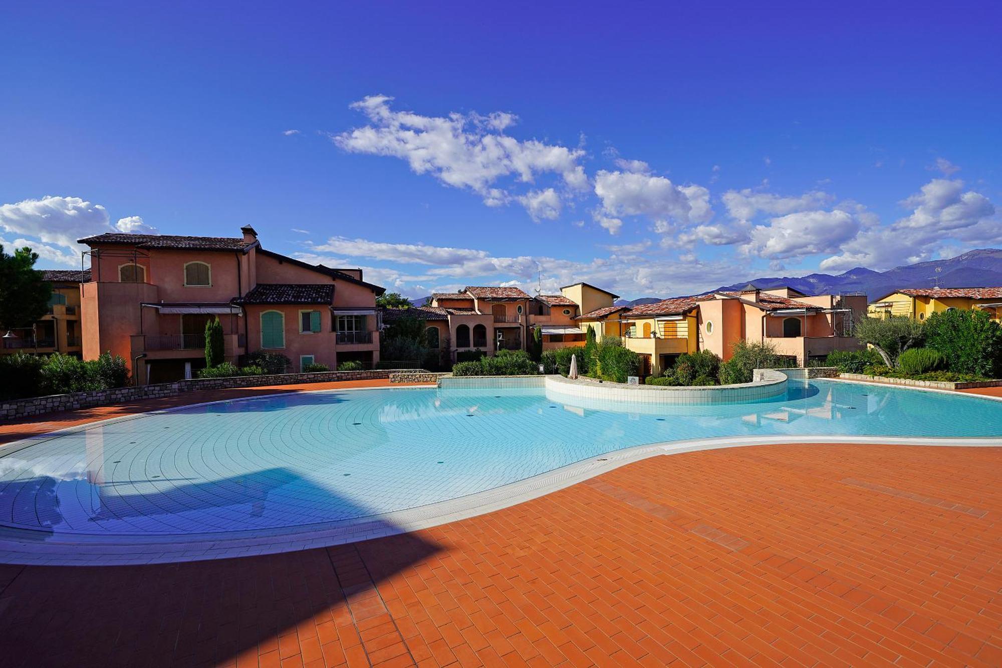 Borgo Del Torchio - Gardagate Apartment มาแนร์บา เดล การ์ดา ภายนอก รูปภาพ